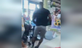 女子尿尿视频,真实尿尿视频引发热议